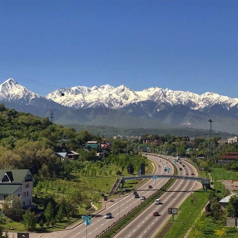 Maqan Hotel Almaty Eksteriør bilde